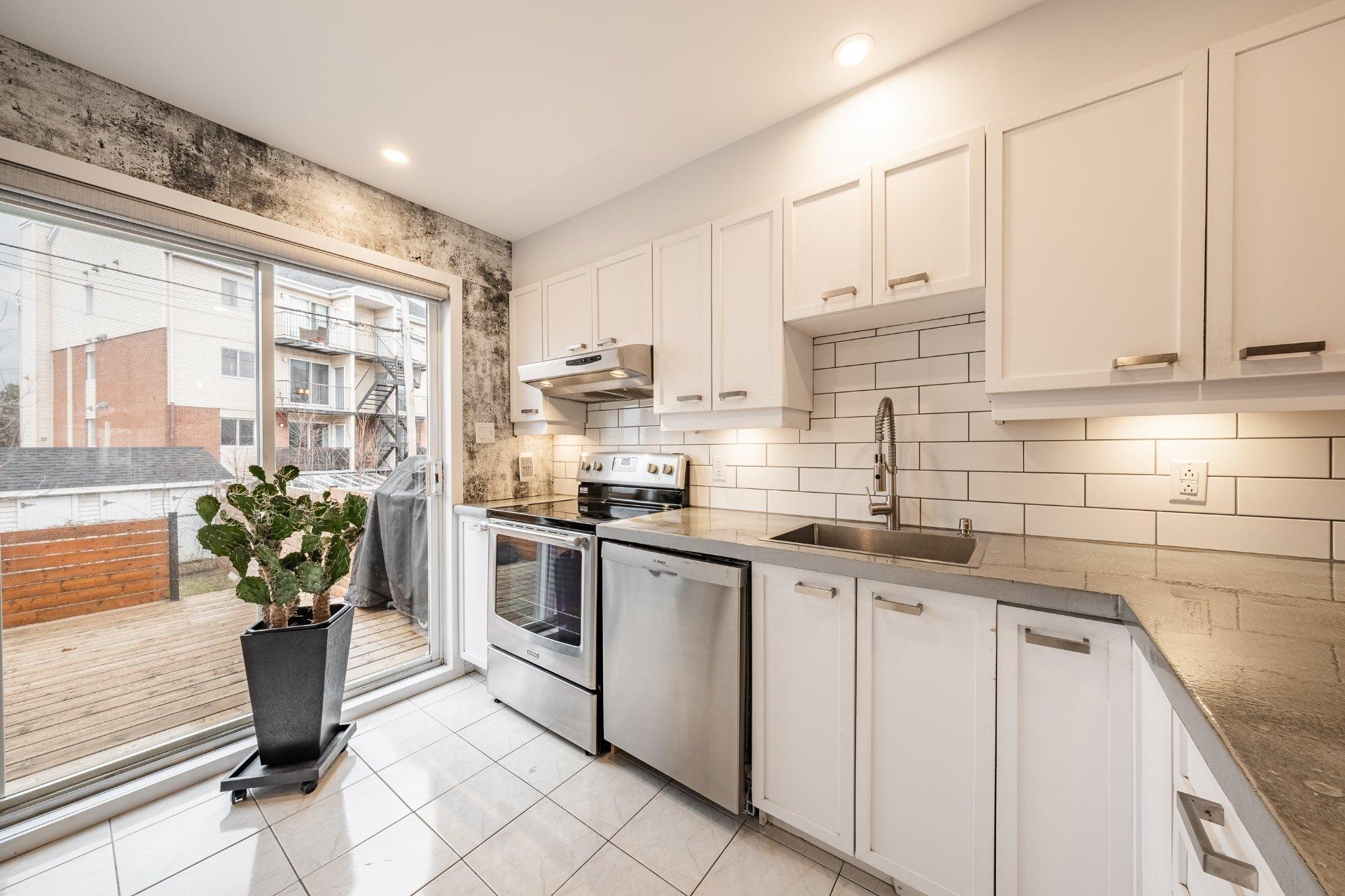 









29


Rue de Poitiers

,
Candiac,




QC
J5R5X6

