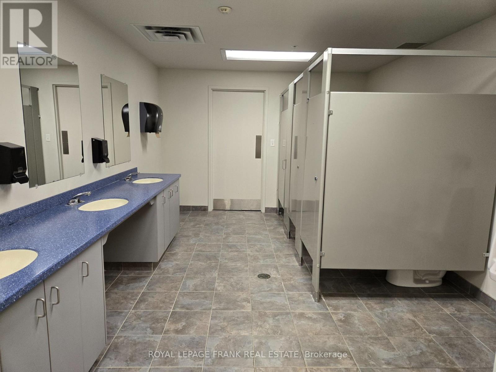 












104-105,201 - 1100 BENNETT ROAD

,
Clarington (Bowmanville),




Ontario
L1C3K5

