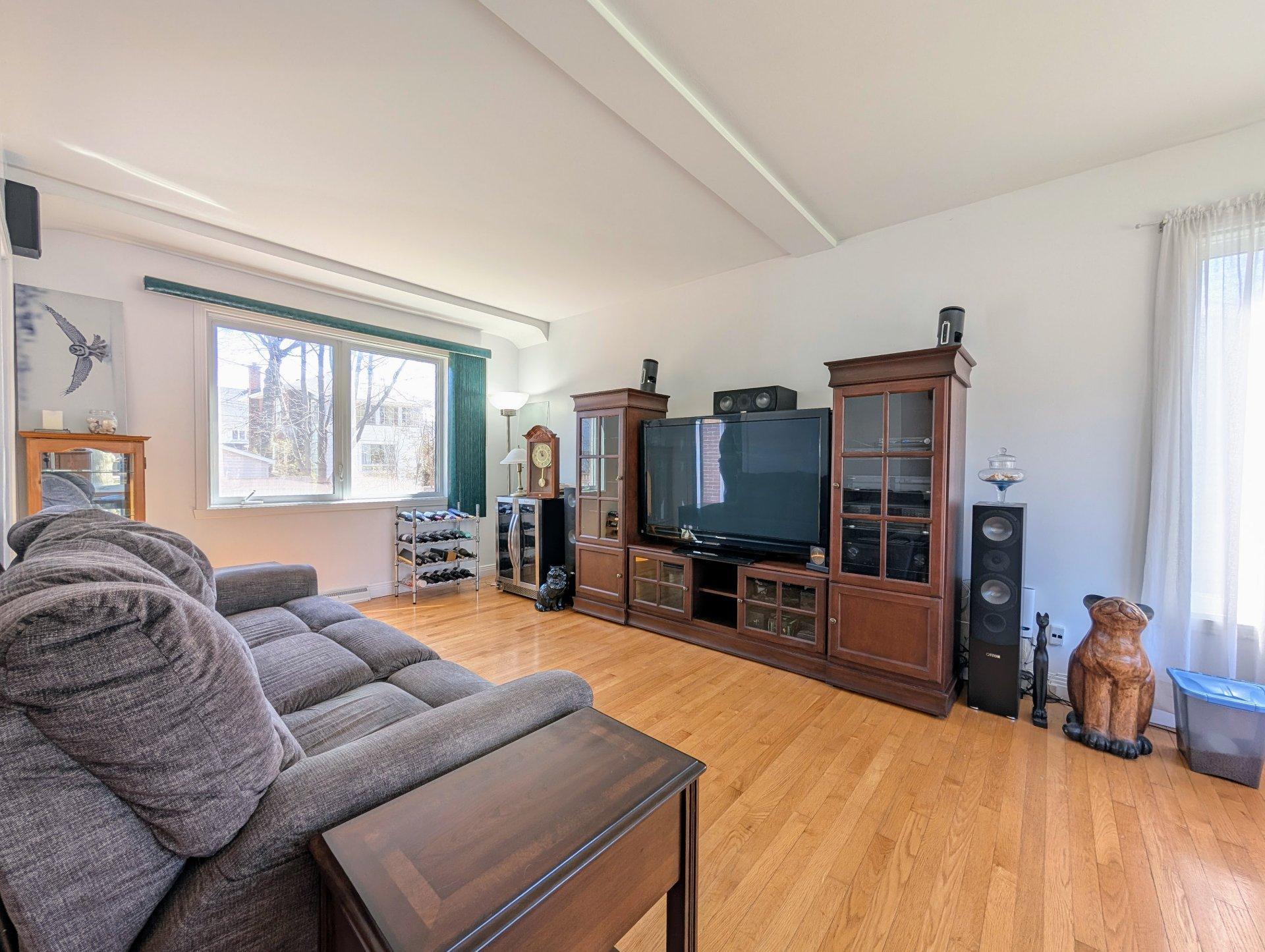 









47


Av. de la Baie-de-Valois

,
Pointe-Claire,




QC
H9R4B5

