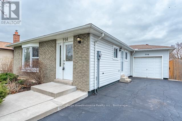 












756 MACKENZIE DRIVE

,
Milton (DP Dorset Park),




Ontario
L9T3M1

