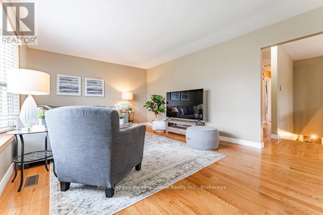 












756 MACKENZIE DRIVE

,
Milton (DP Dorset Park),




Ontario
L9T3M1

