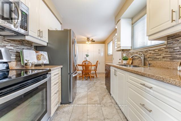 












756 MACKENZIE DRIVE

,
Milton (DP Dorset Park),




Ontario
L9T3M1

