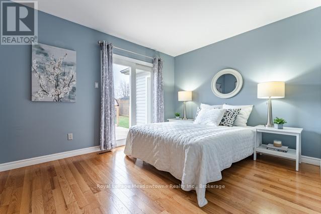 












756 MACKENZIE DRIVE

,
Milton (DP Dorset Park),




Ontario
L9T3M1

