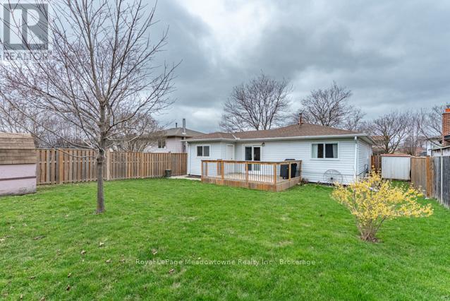 












756 MACKENZIE DRIVE

,
Milton (DP Dorset Park),




Ontario
L9T3M1

