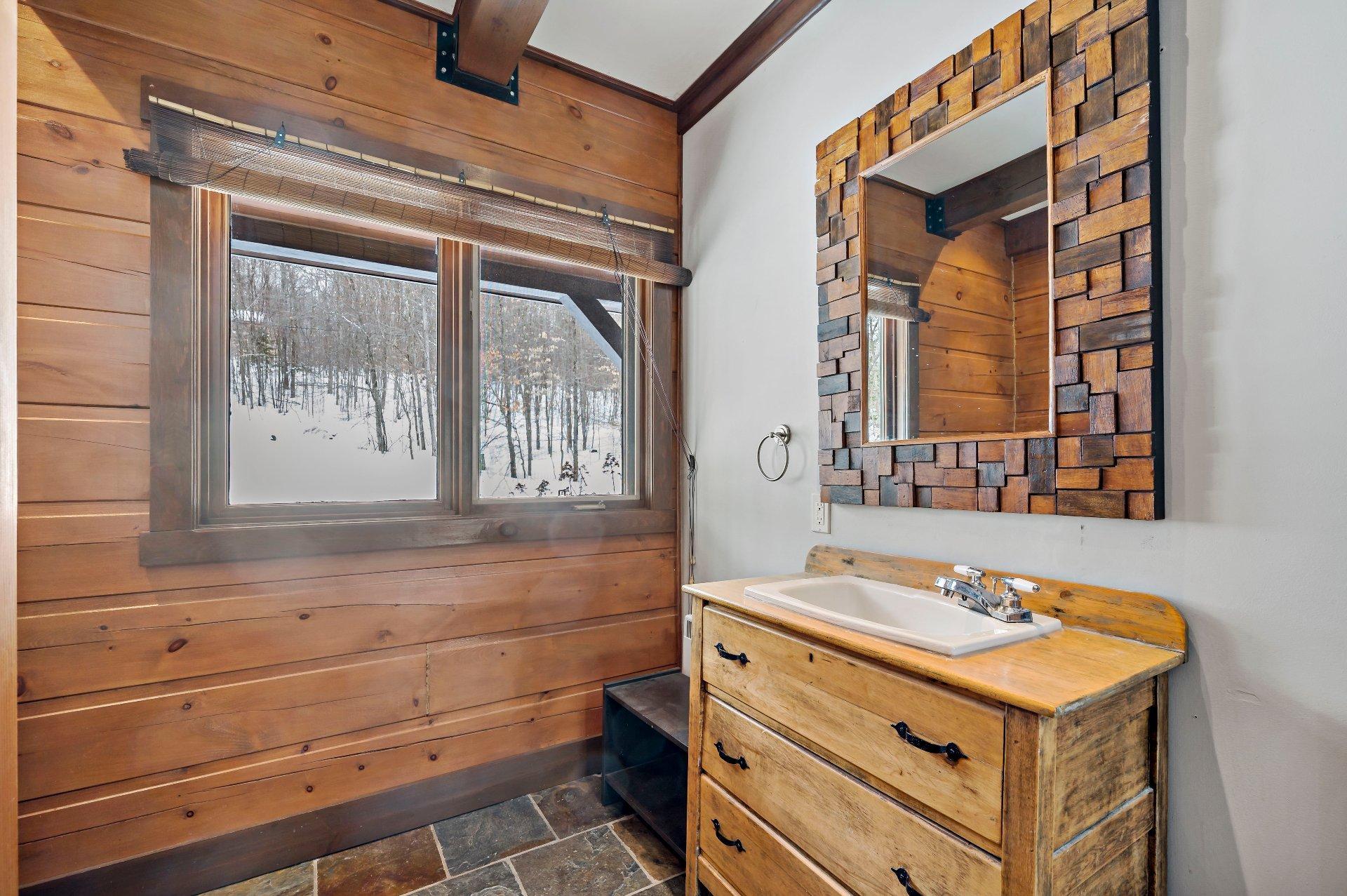 









515

 - 517


Crois. de la Coulée

,
Lac-Supérieur,




QC
J0T1P0

