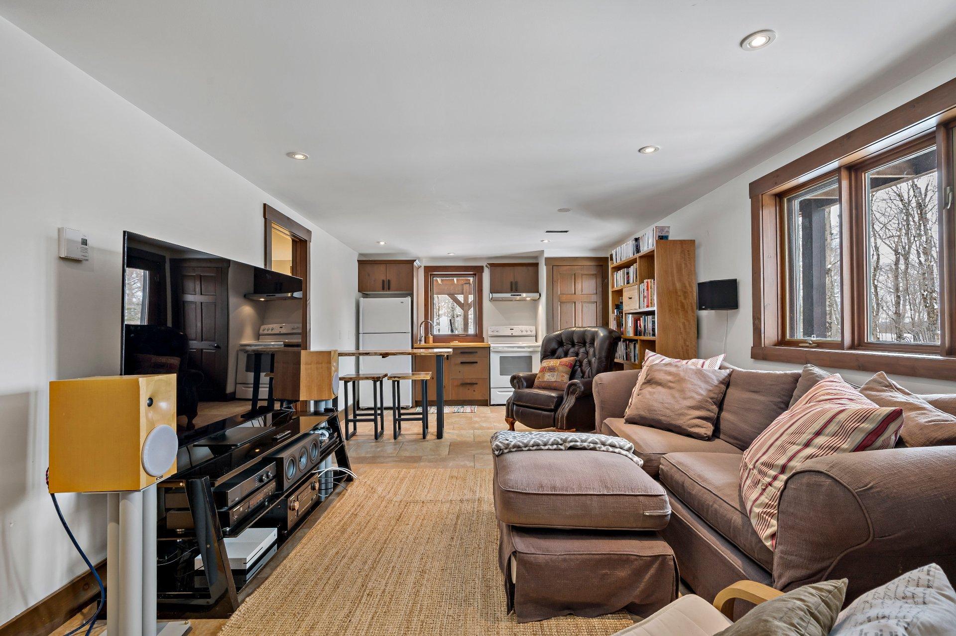 









515

 - 517


Crois. de la Coulée

,
Lac-Supérieur,




QC
J0T1P0

