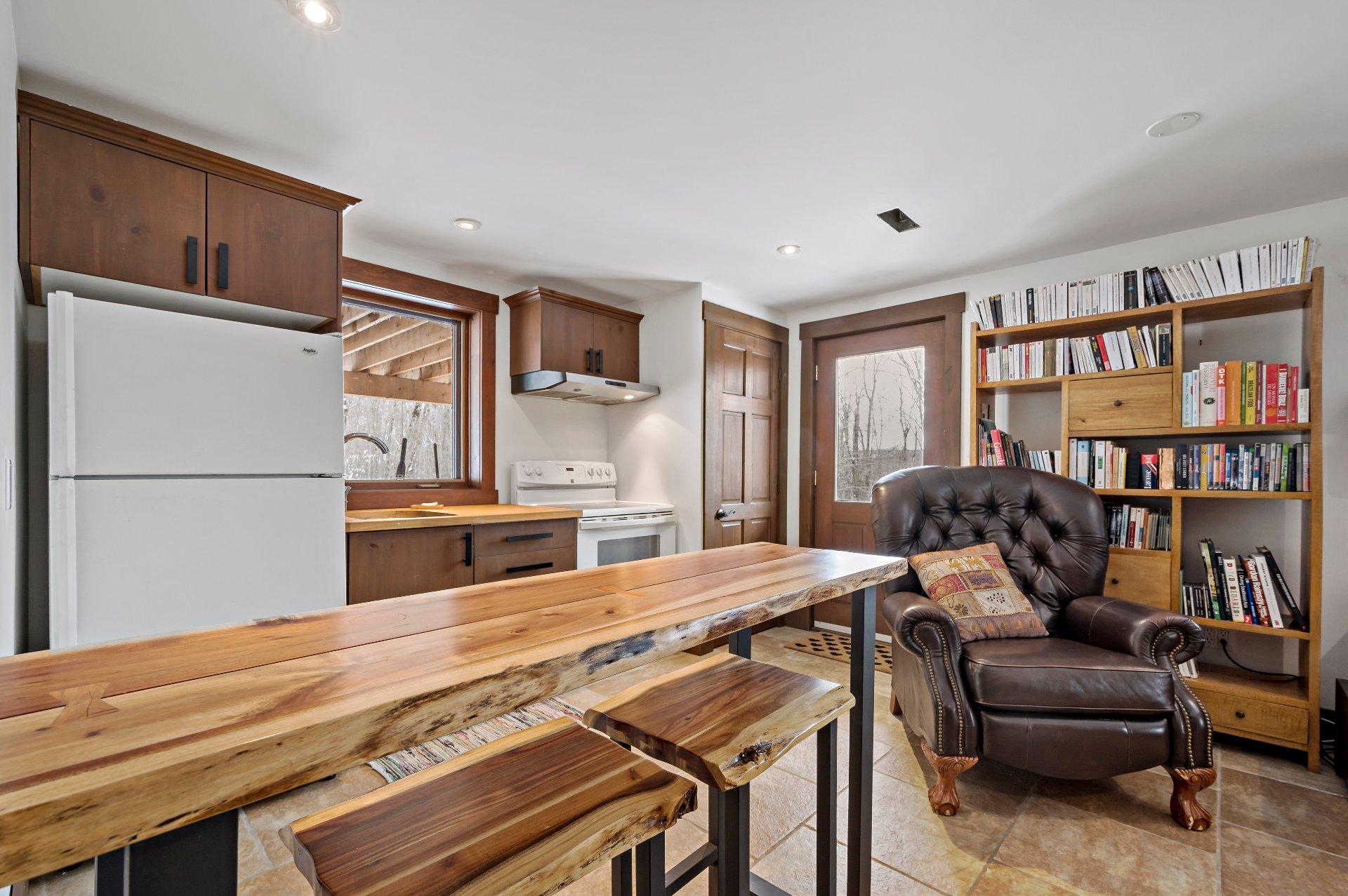 









515

 - 517


Crois. de la Coulée

,
Lac-Supérieur,




QC
J0T1P0

