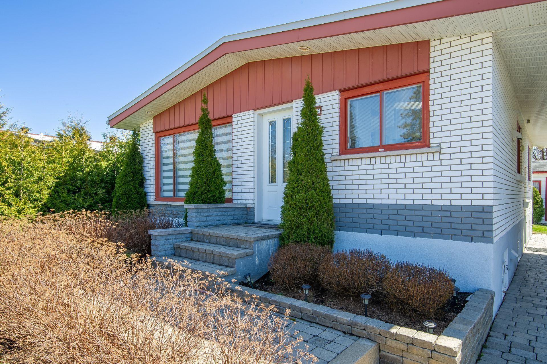 









5935


Rue Agathe

,
Brossard,




QC
J4Z1C5


