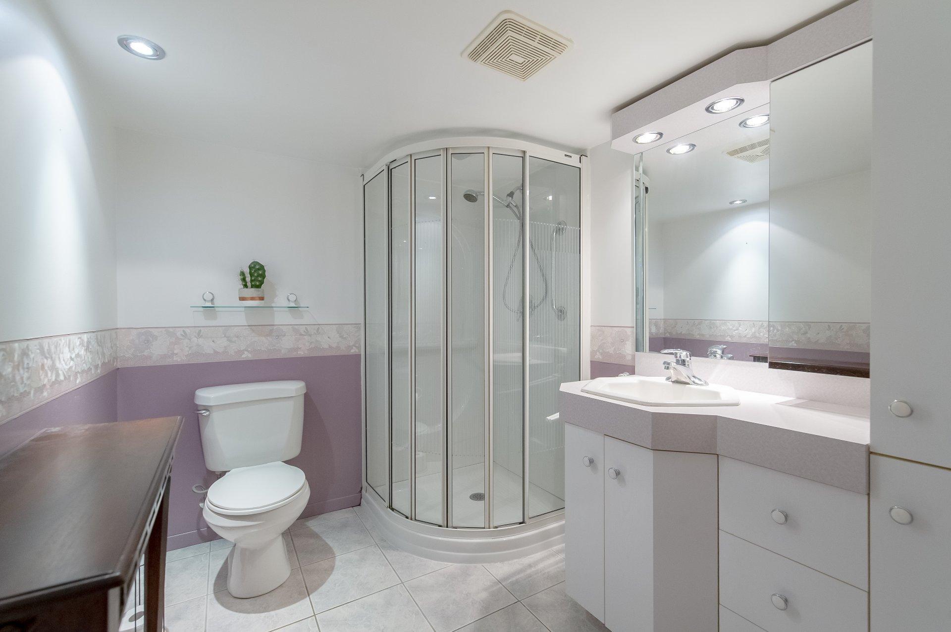 









5935


Rue Agathe

,
Brossard,




QC
J4Z1C5

