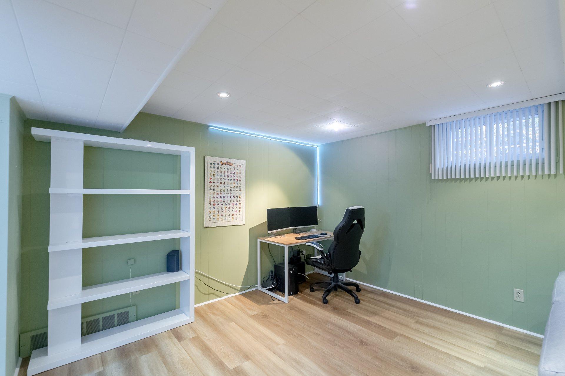 









5935


Rue Agathe

,
Brossard,




QC
J4Z1C5

