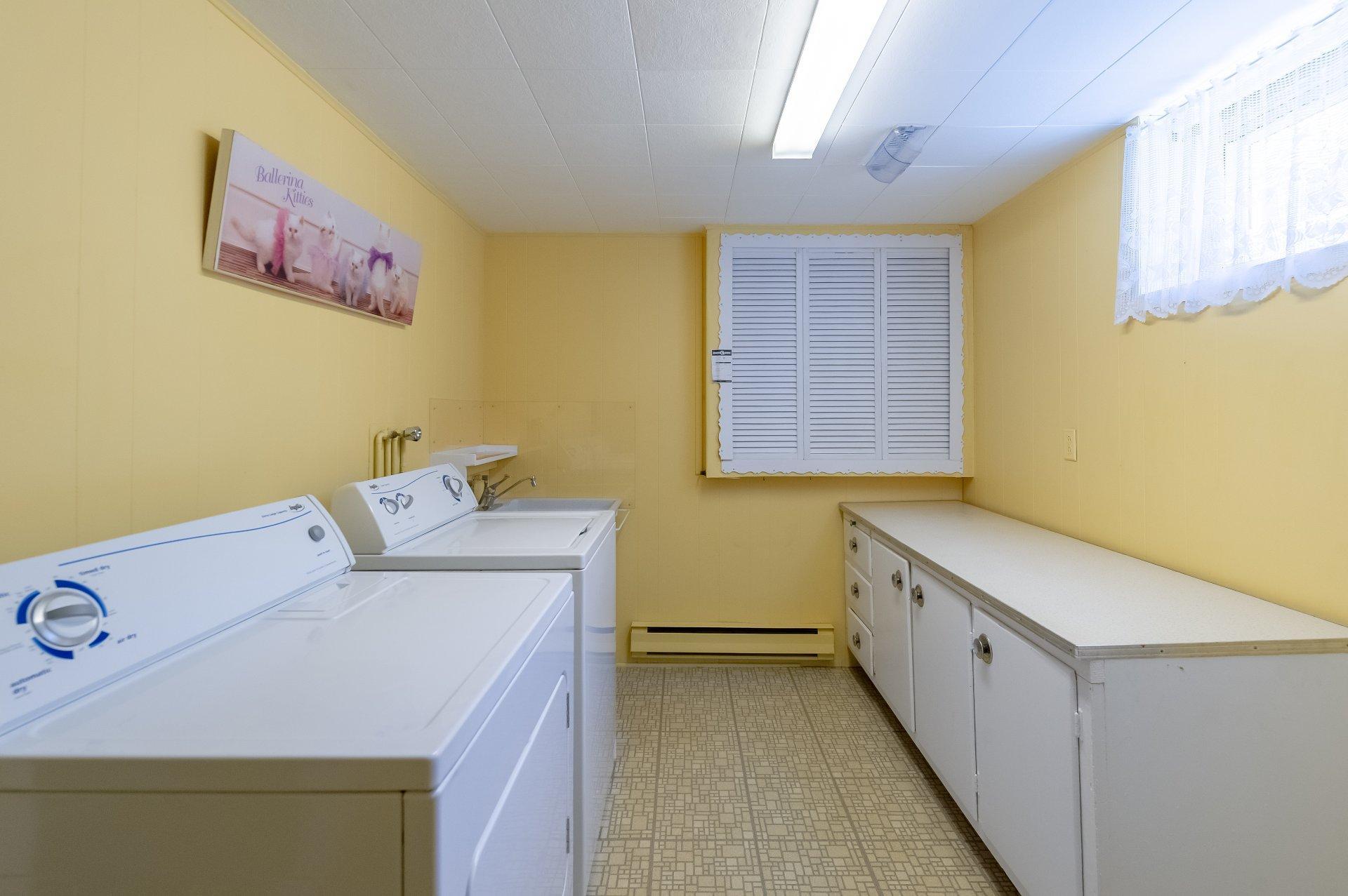 









5935


Rue Agathe

,
Brossard,




QC
J4Z1C5

