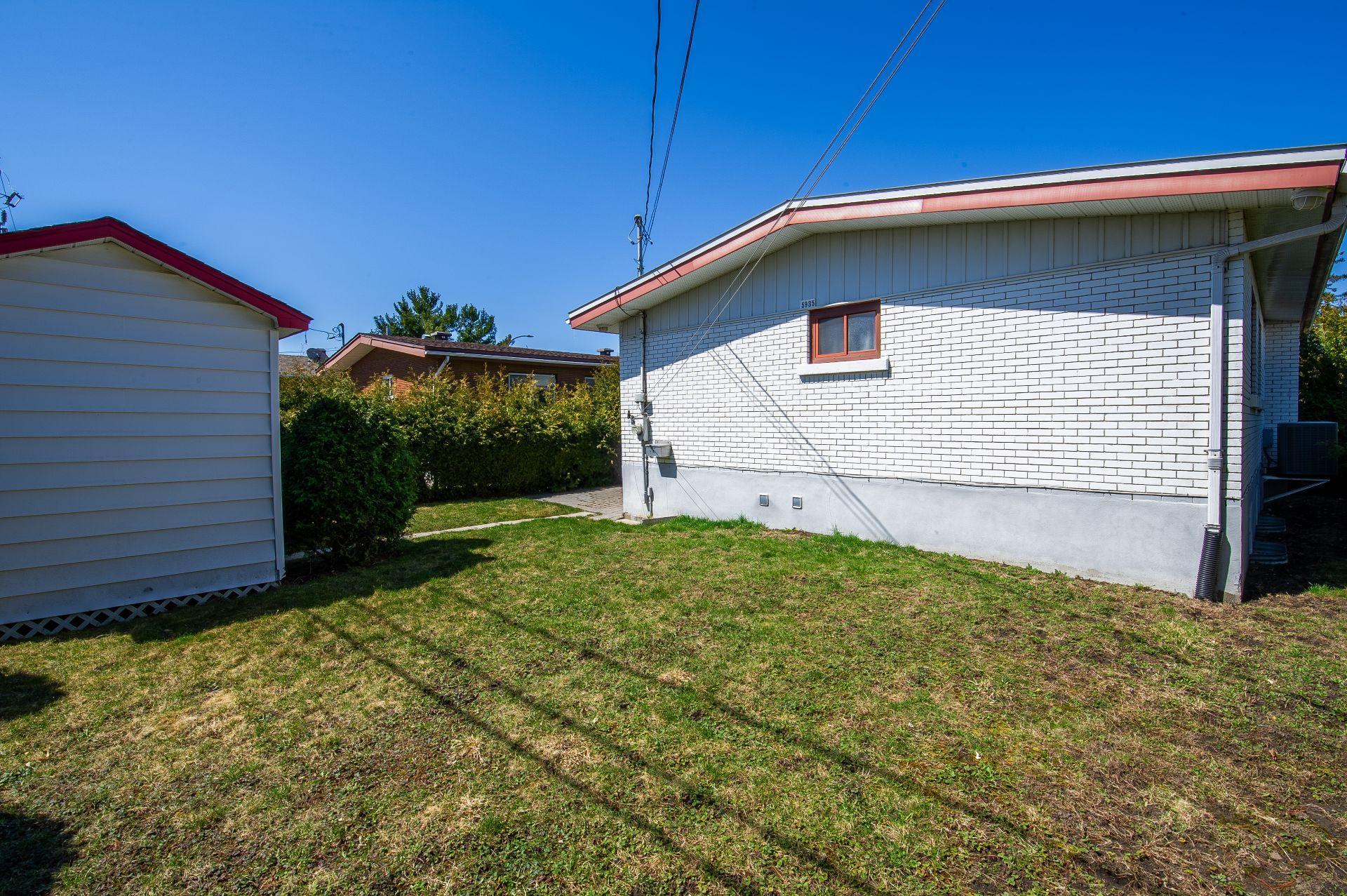 









5935


Rue Agathe

,
Brossard,




QC
J4Z1C5

