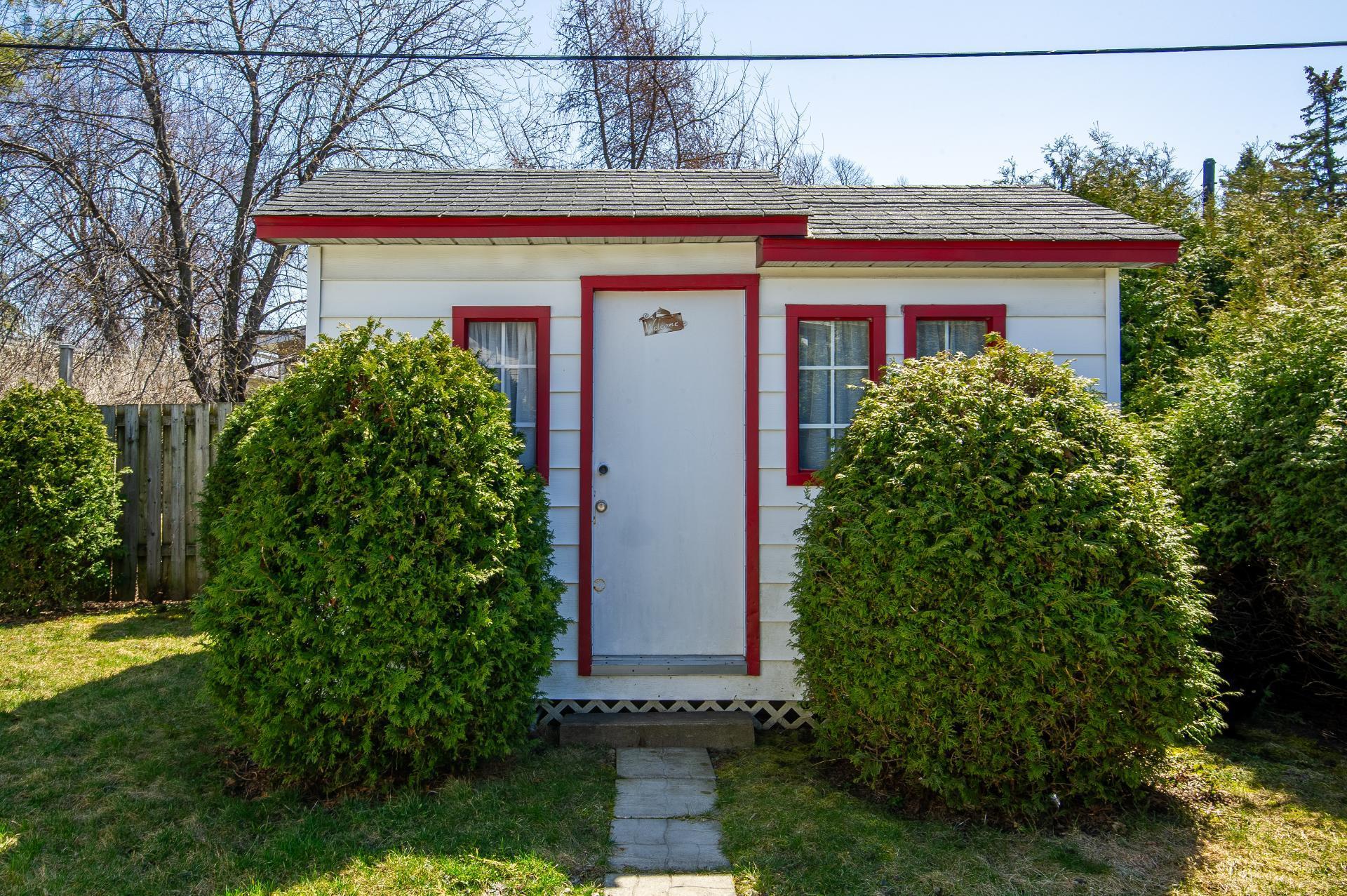 









5935


Rue Agathe

,
Brossard,




QC
J4Z1C5

