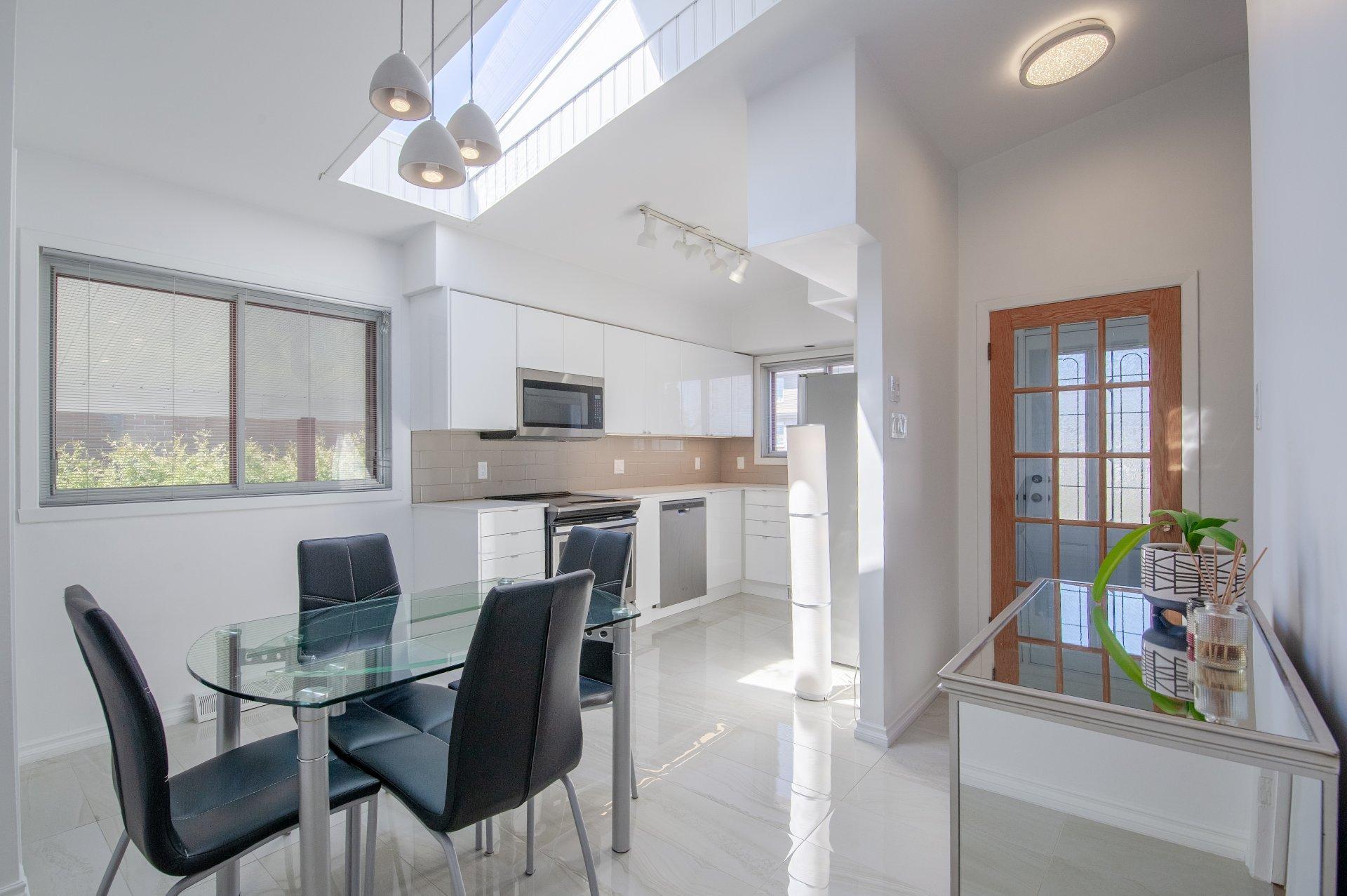 









5935


Rue Agathe

,
Brossard,




QC
J4Z1C5

