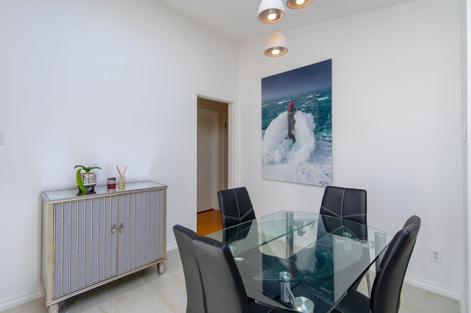 









5935


Rue Agathe

,
Brossard,




QC
J4Z1C5

