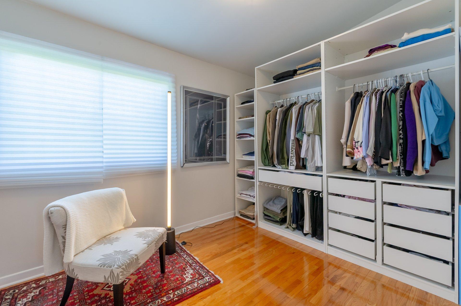 









5935


Rue Agathe

,
Brossard,




QC
J4Z1C5

