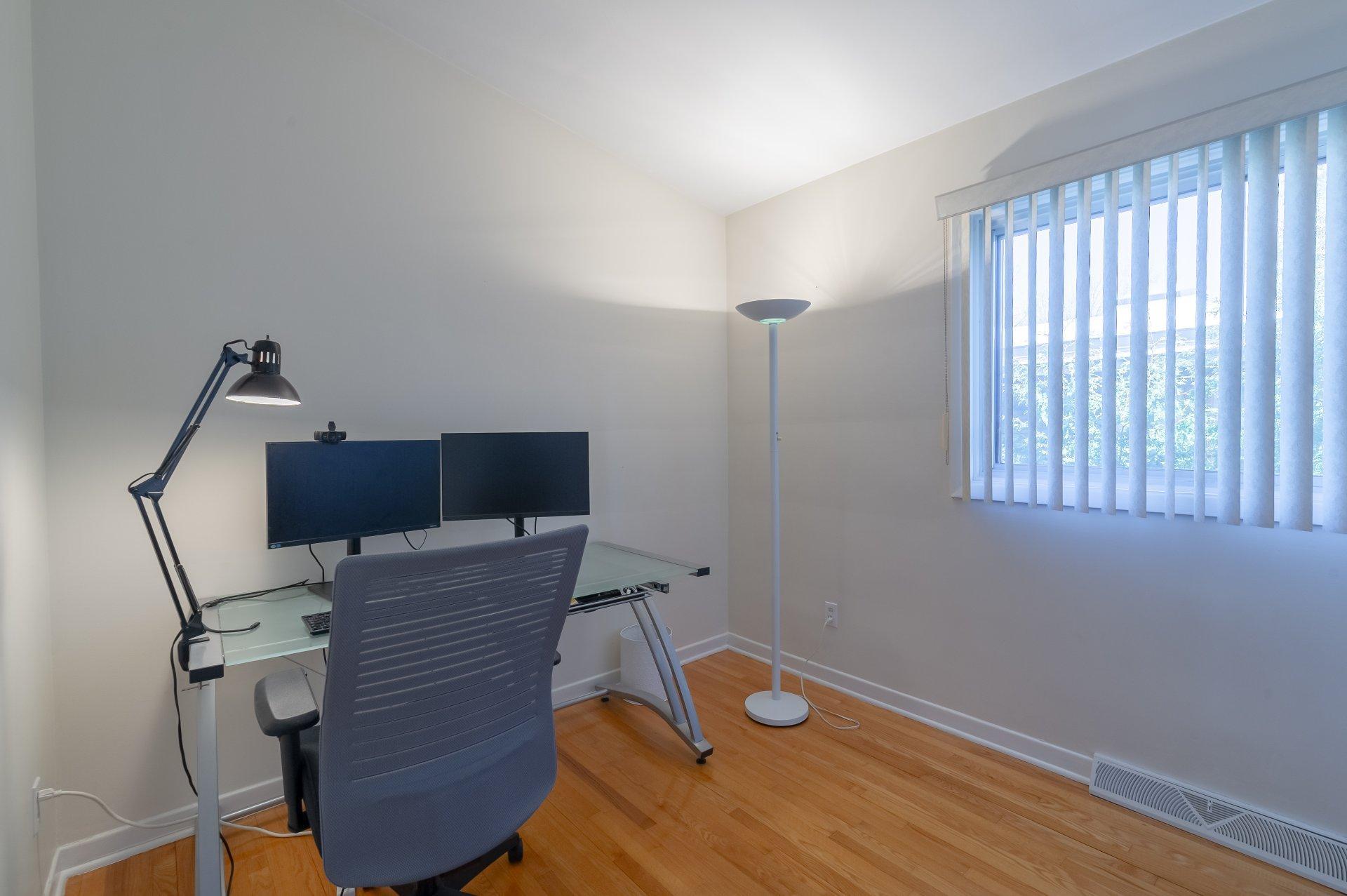 









5935


Rue Agathe

,
Brossard,




QC
J4Z1C5


