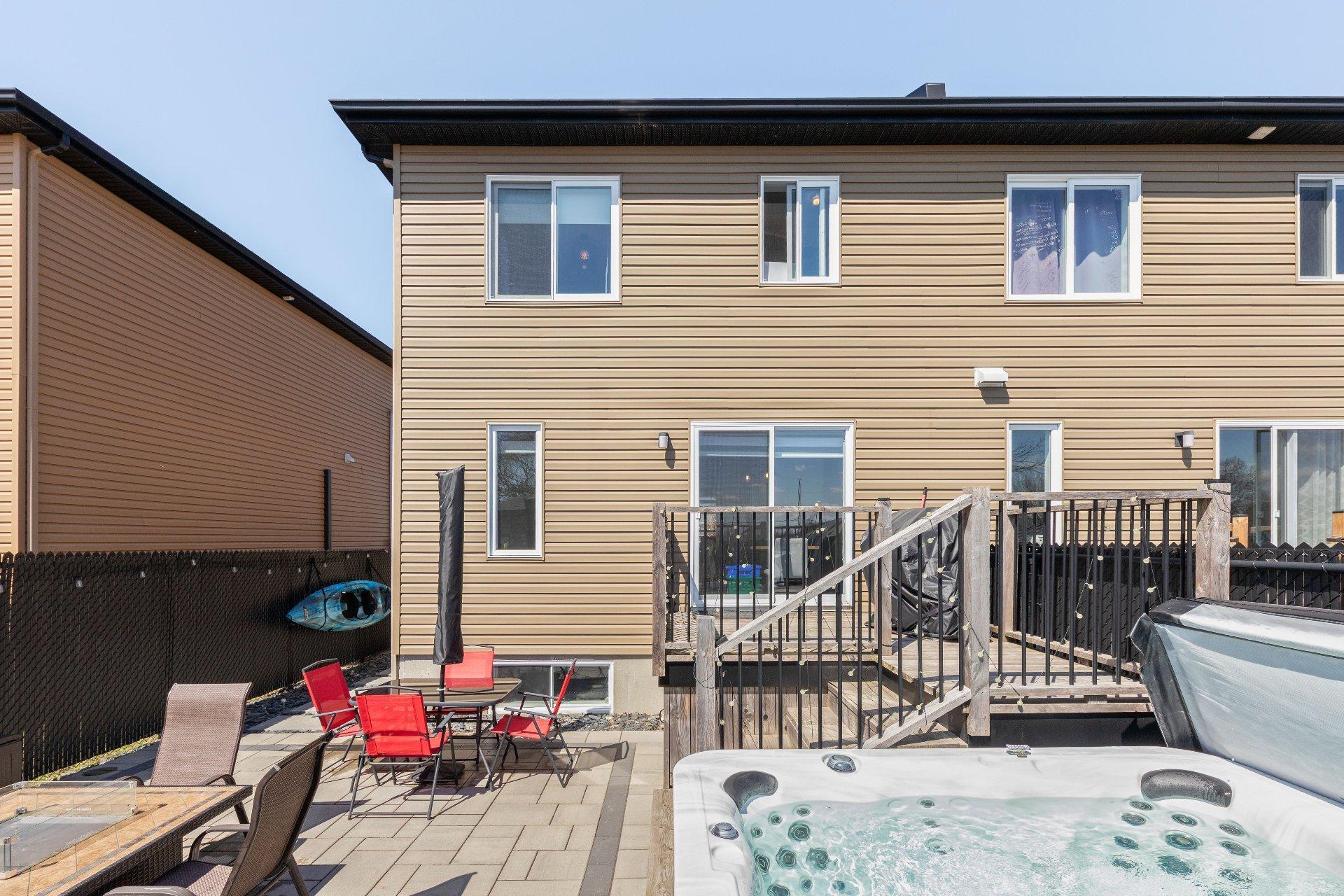 









518


Rue Plaza

,
Saint-Mathias-sur-Richelieu,




QC
J3L6C8

