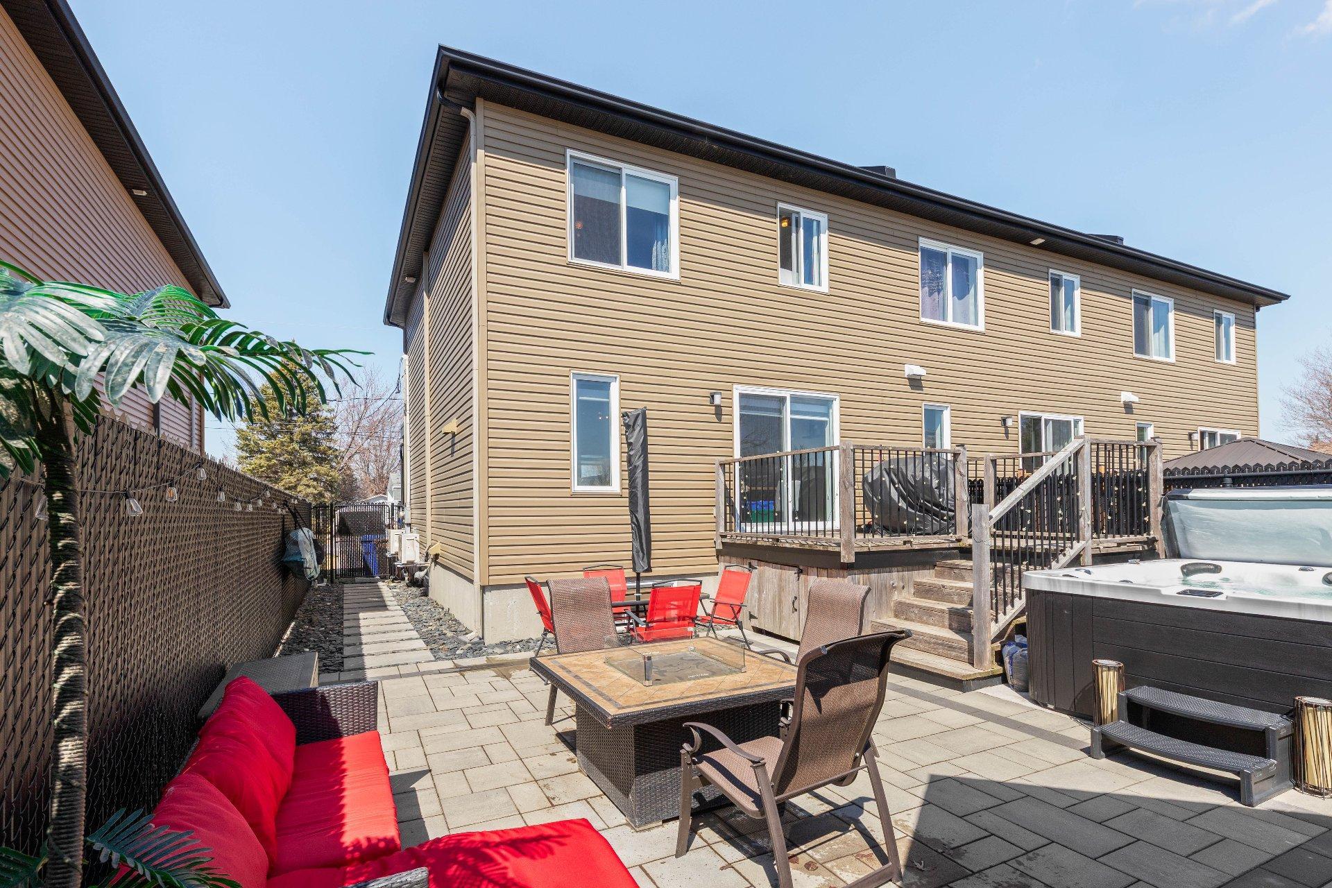 









518


Rue Plaza

,
Saint-Mathias-sur-Richelieu,




QC
J3L6C8

