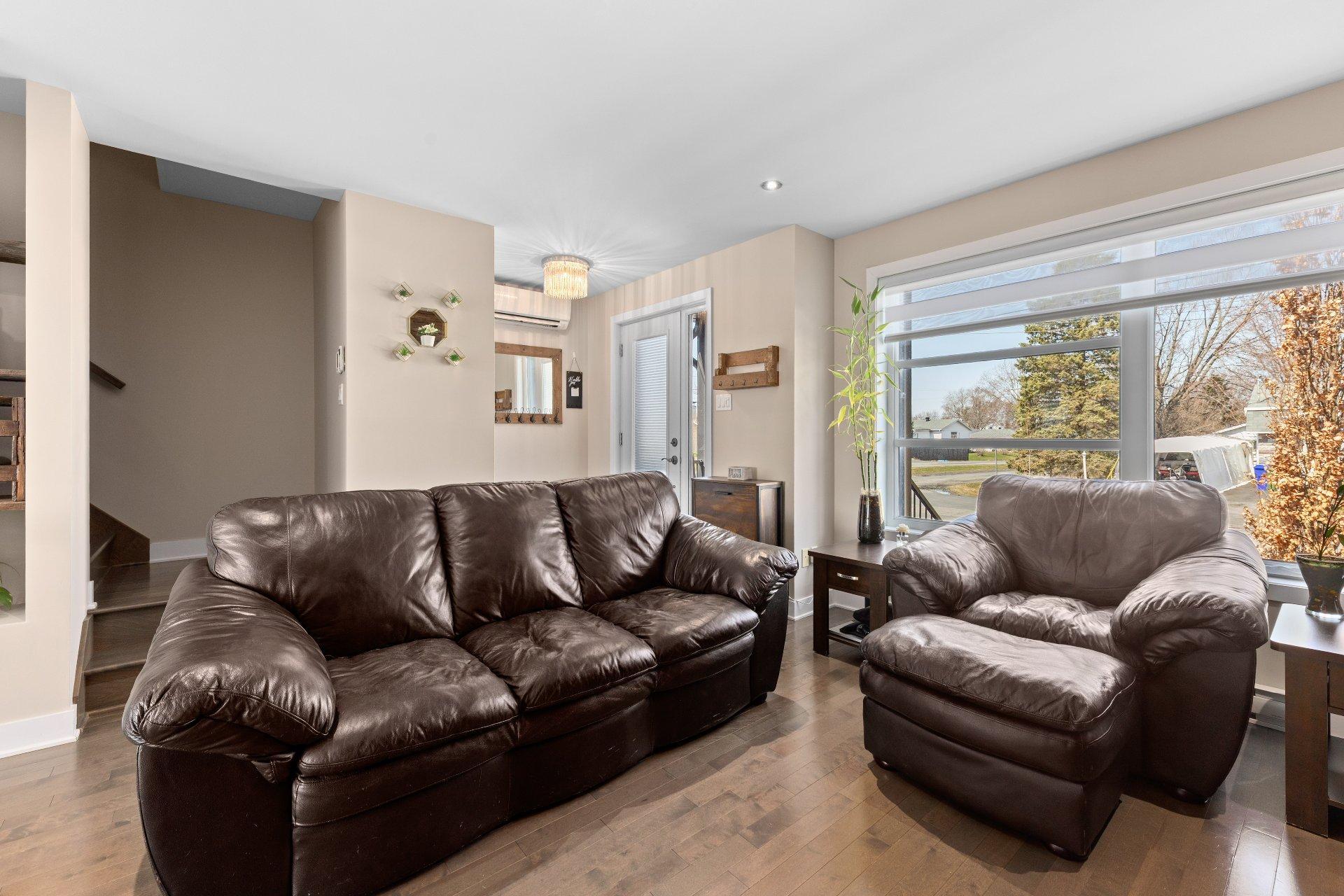 









518


Rue Plaza

,
Saint-Mathias-sur-Richelieu,




QC
J3L6C8

