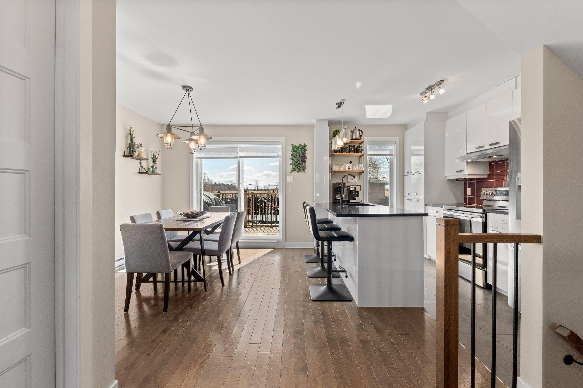 









518


Rue Plaza

,
Saint-Mathias-sur-Richelieu,




QC
J3L6C8

