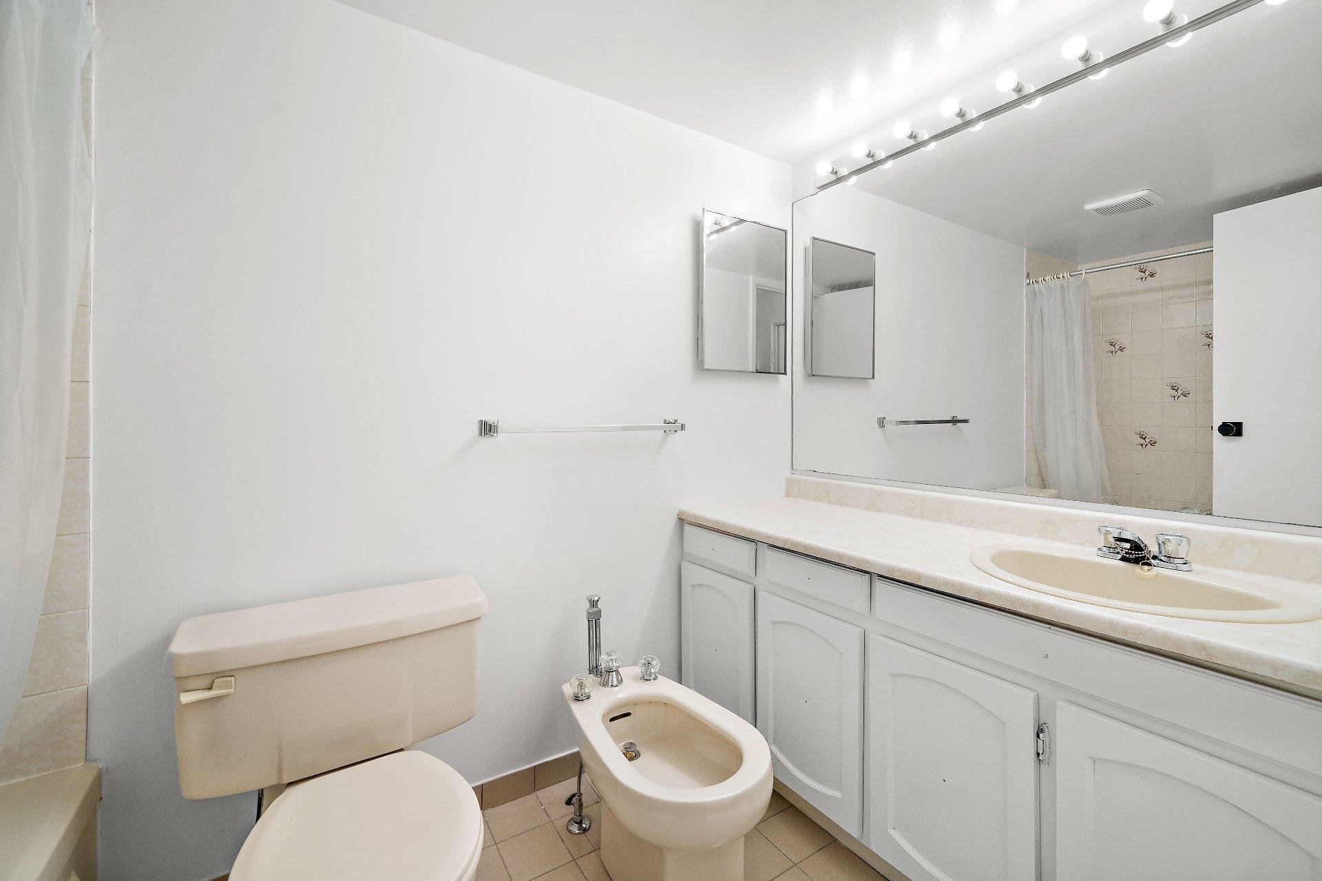 









6785


Crois. Korczak

, 205,
Côte-Saint-Luc,




QC
H4W2W6


