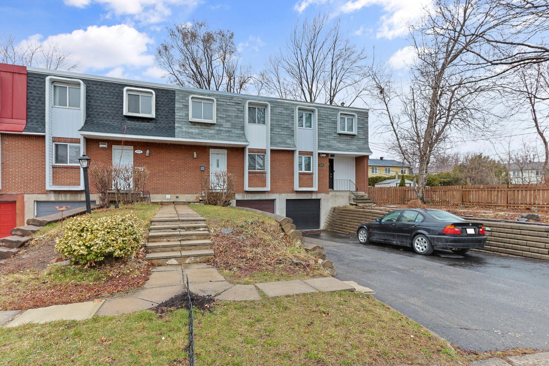 









256


Rue Gardenia

,
Dollard-des-Ormeaux,




QC
H9G1B7

