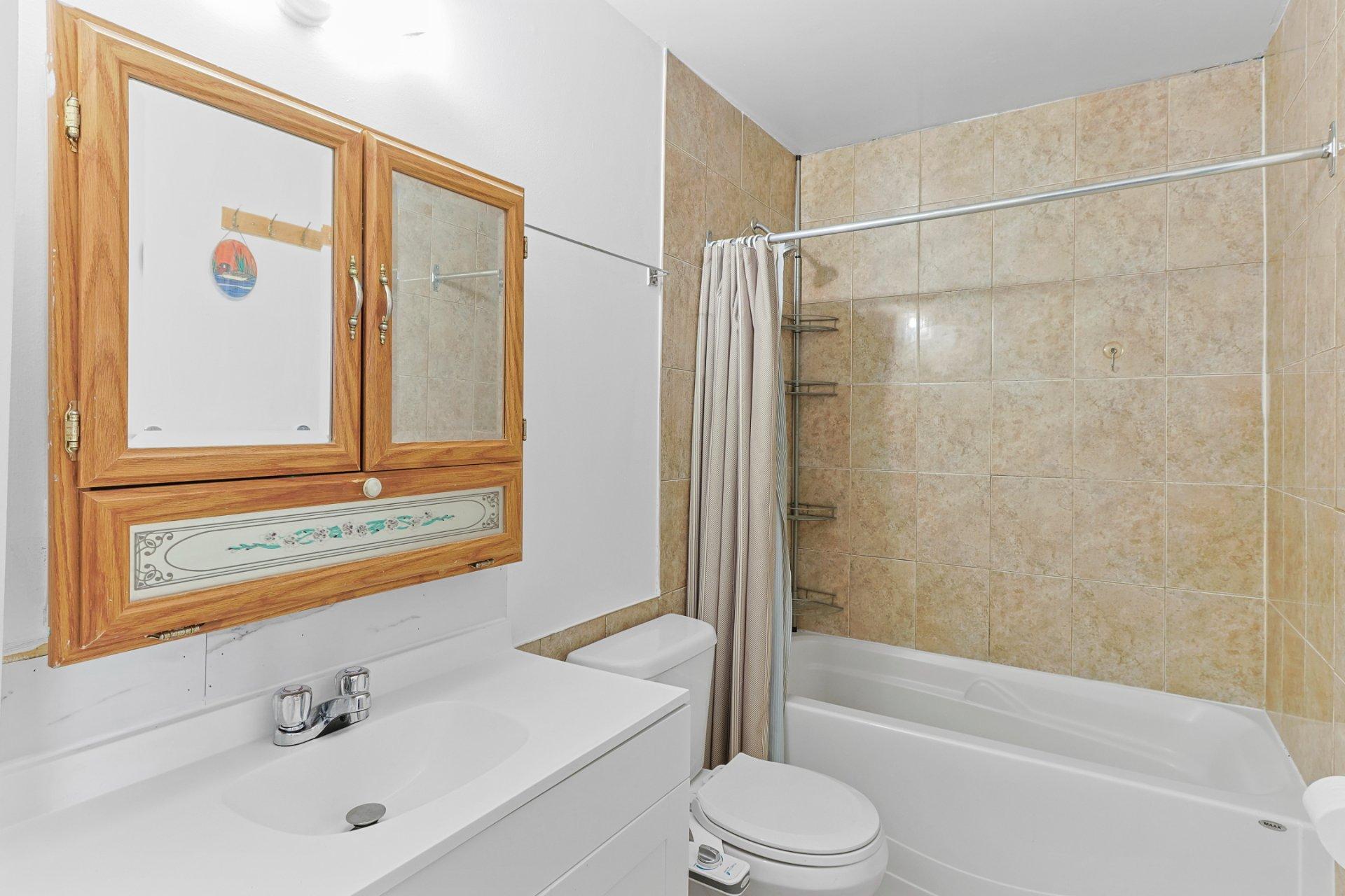 









256


Rue Gardenia

,
Dollard-des-Ormeaux,




QC
H9G1B7

