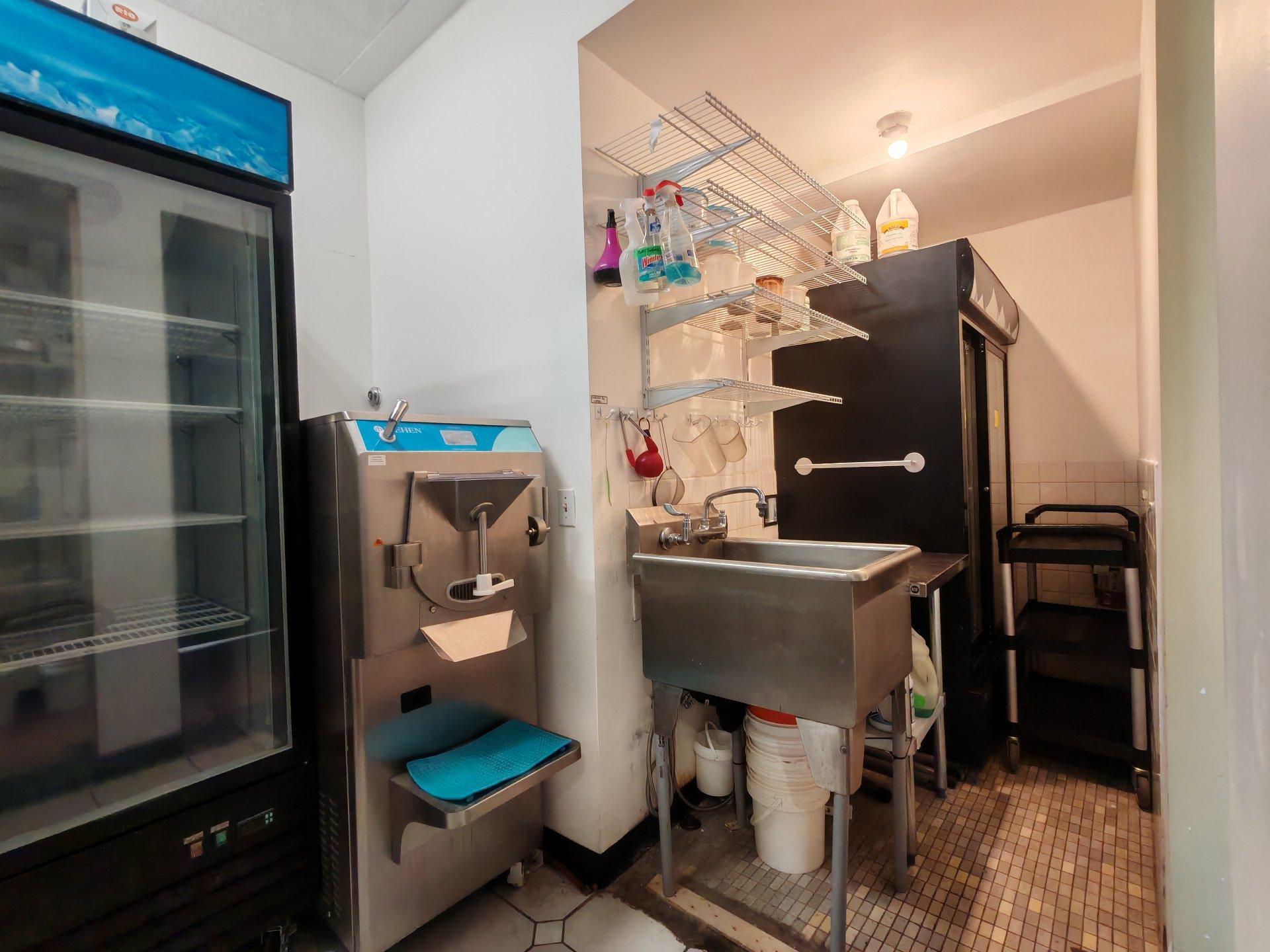 









2150


Boul. De Maisonneuve O.

, 100,
Montréal (Ville-Marie),




QC
H3H1L2

