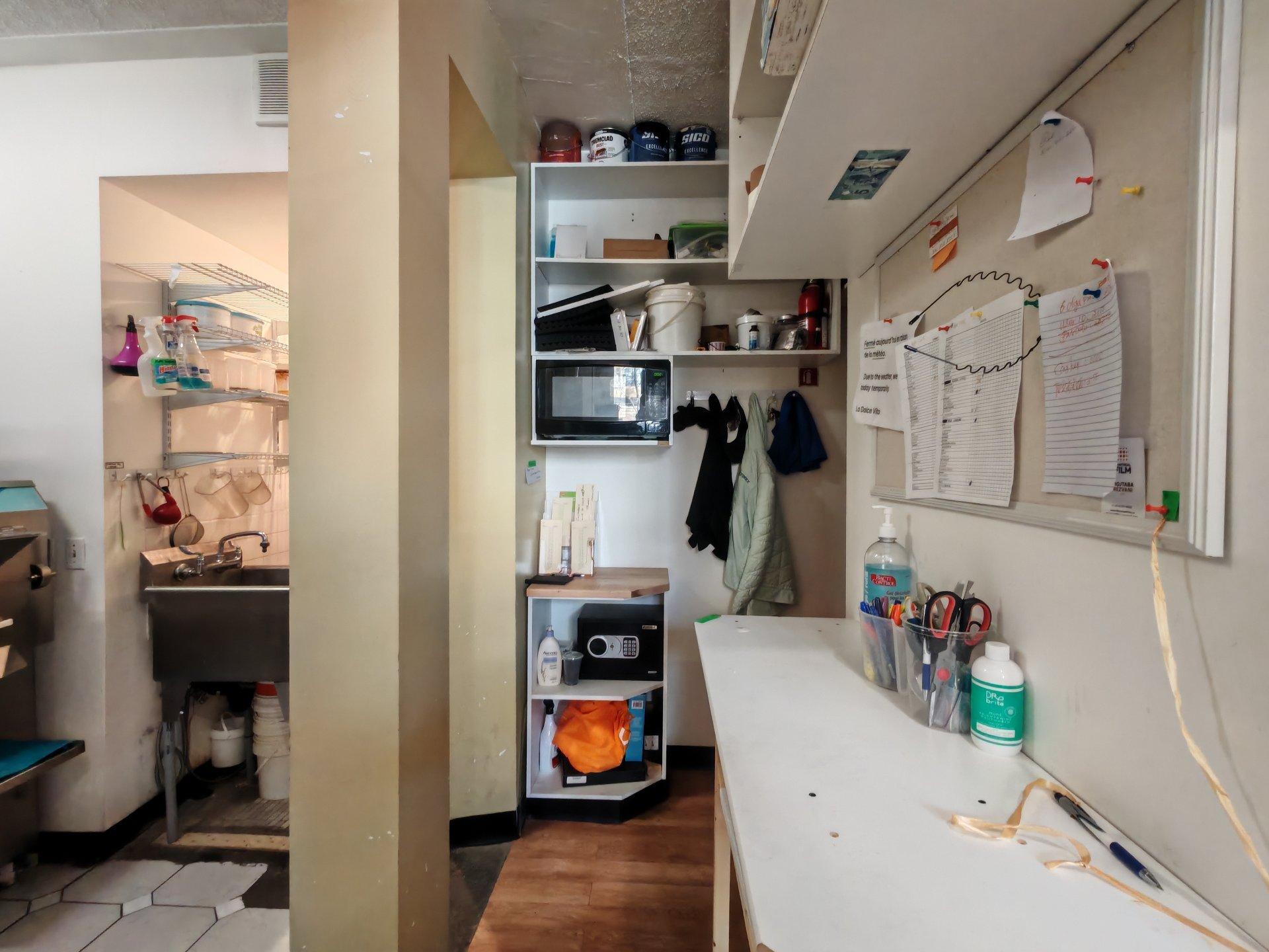 









2150


Boul. De Maisonneuve O.

, 100,
Montréal (Ville-Marie),




QC
H3H1L2

