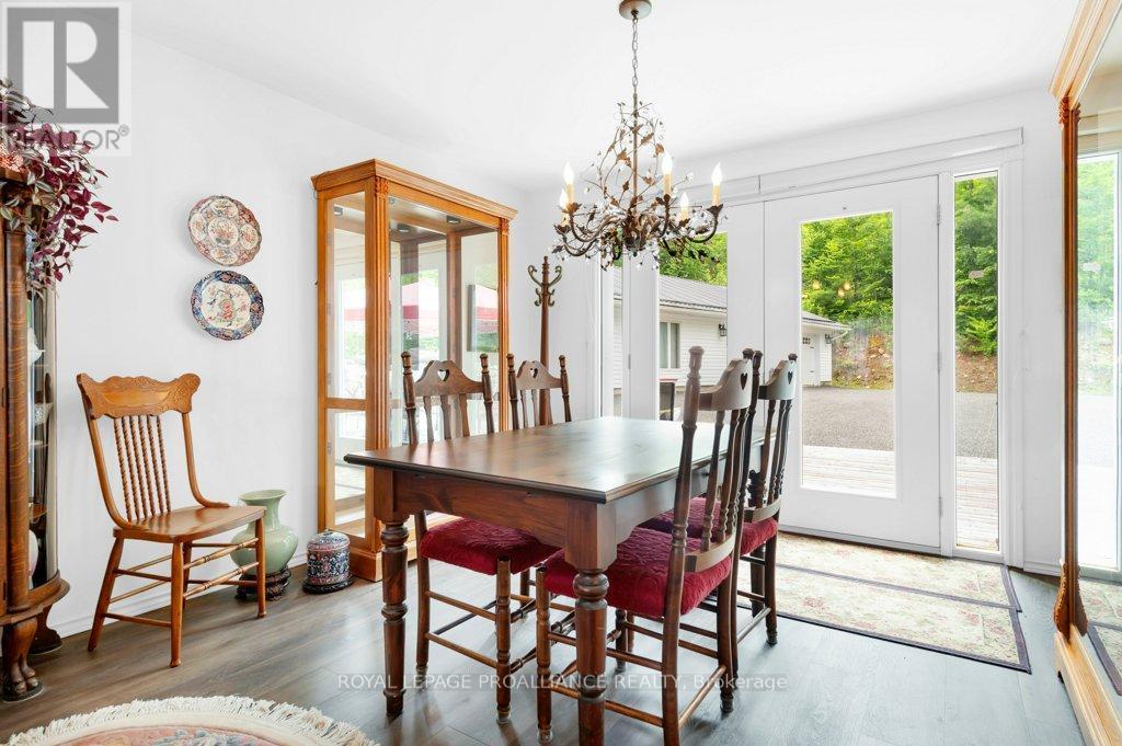 












17276 HIGHWAY 41

,
Addington Highlands (Addington Highlands),




Ontario
K0H1K0

