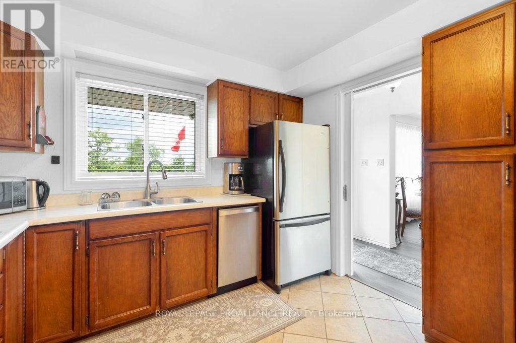 












17276 HIGHWAY 41

,
Addington Highlands (Addington Highlands),




Ontario
K0H1K0

