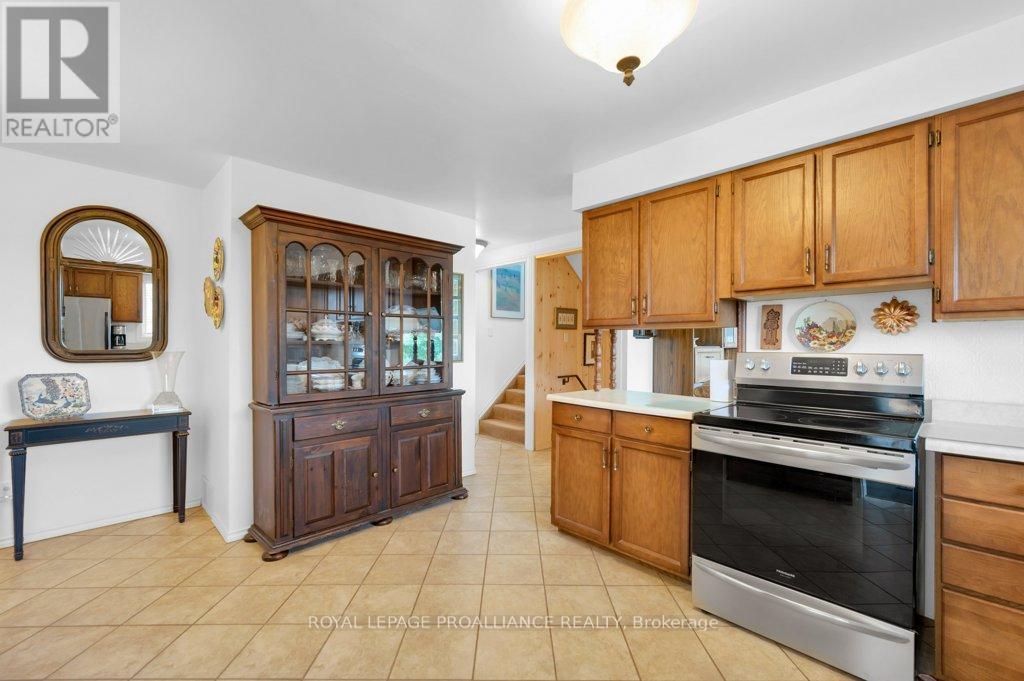 












17276 HIGHWAY 41

,
Addington Highlands (Addington Highlands),




Ontario
K0H1K0

