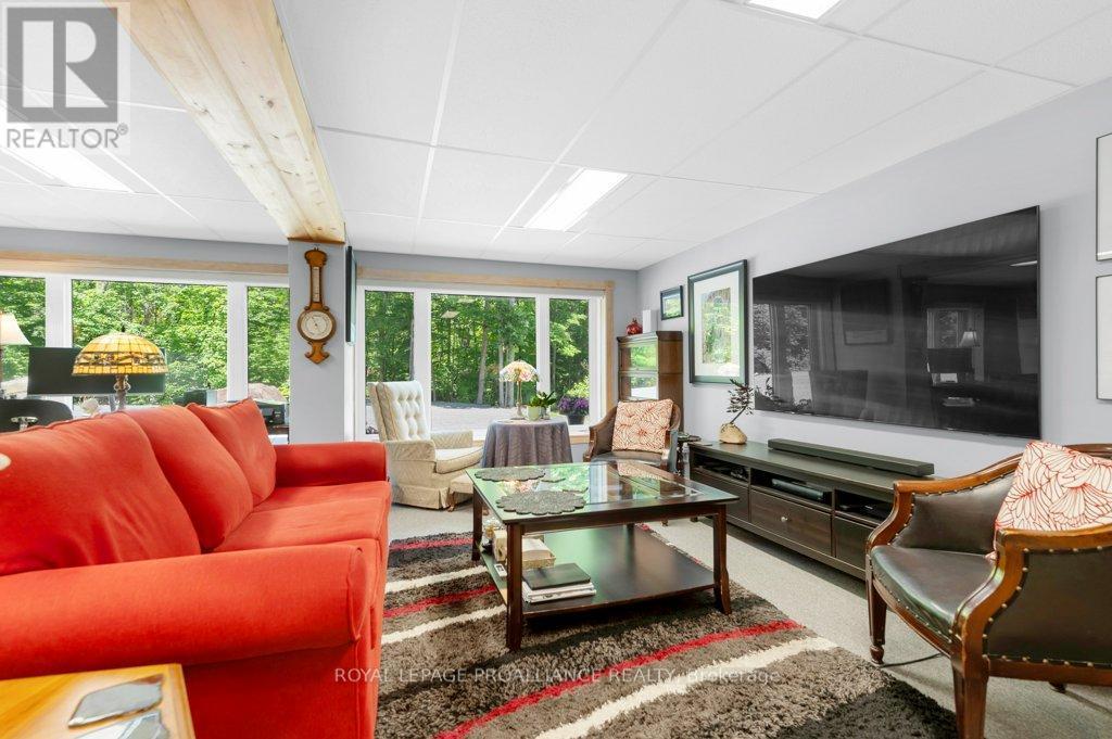 












17276 HIGHWAY 41

,
Addington Highlands (Addington Highlands),




Ontario
K0H1K0

