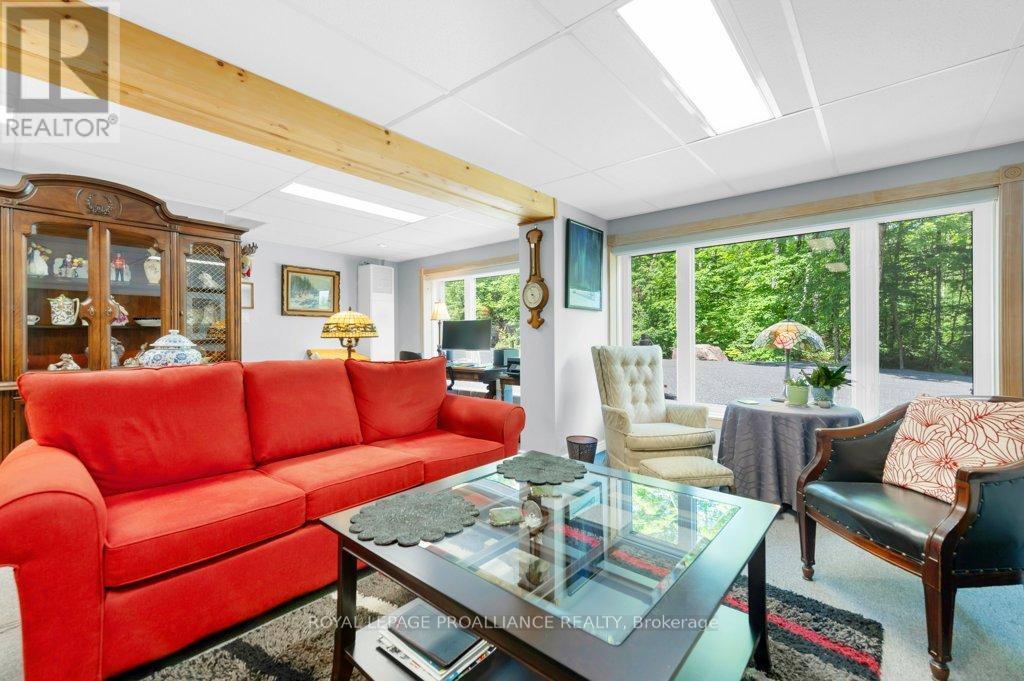












17276 HIGHWAY 41

,
Addington Highlands (Addington Highlands),




Ontario
K0H1K0

