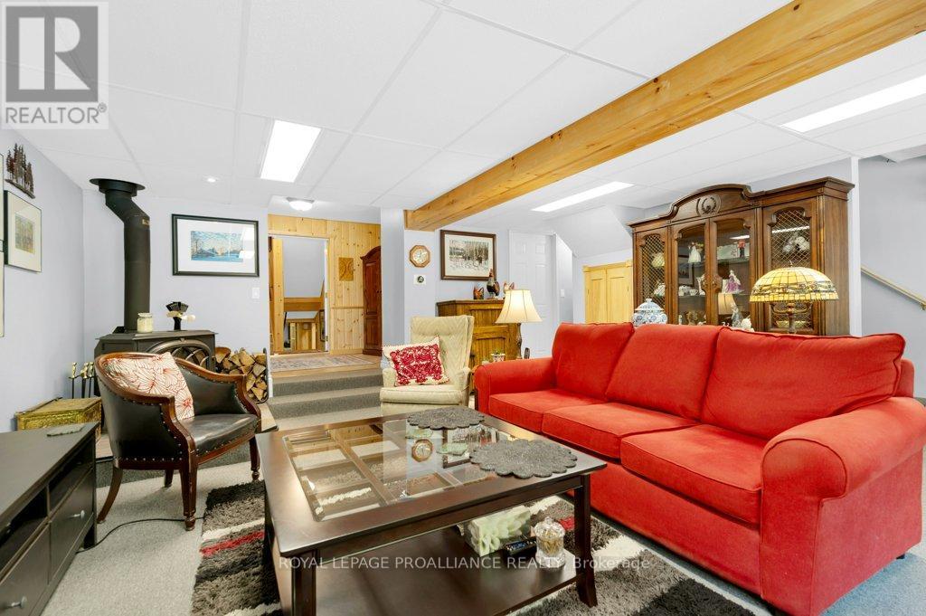












17276 HIGHWAY 41

,
Addington Highlands (Addington Highlands),




Ontario
K0H1K0

