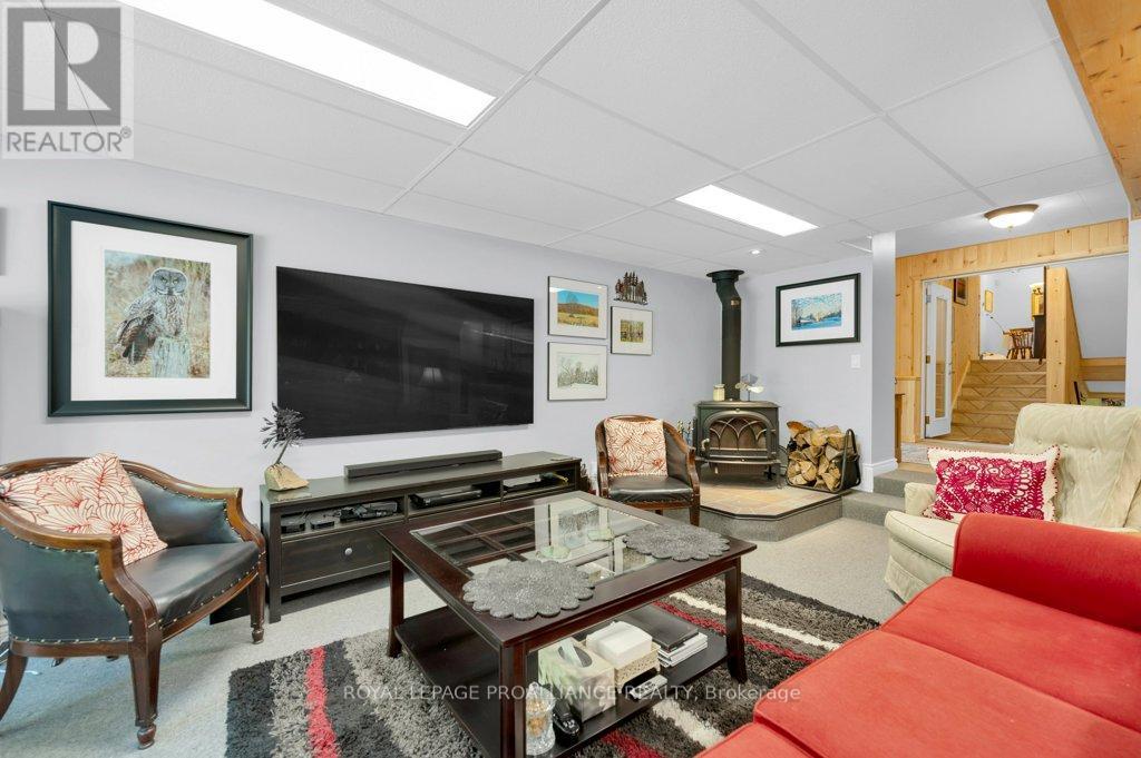 












17276 HIGHWAY 41

,
Addington Highlands (Addington Highlands),




Ontario
K0H1K0

