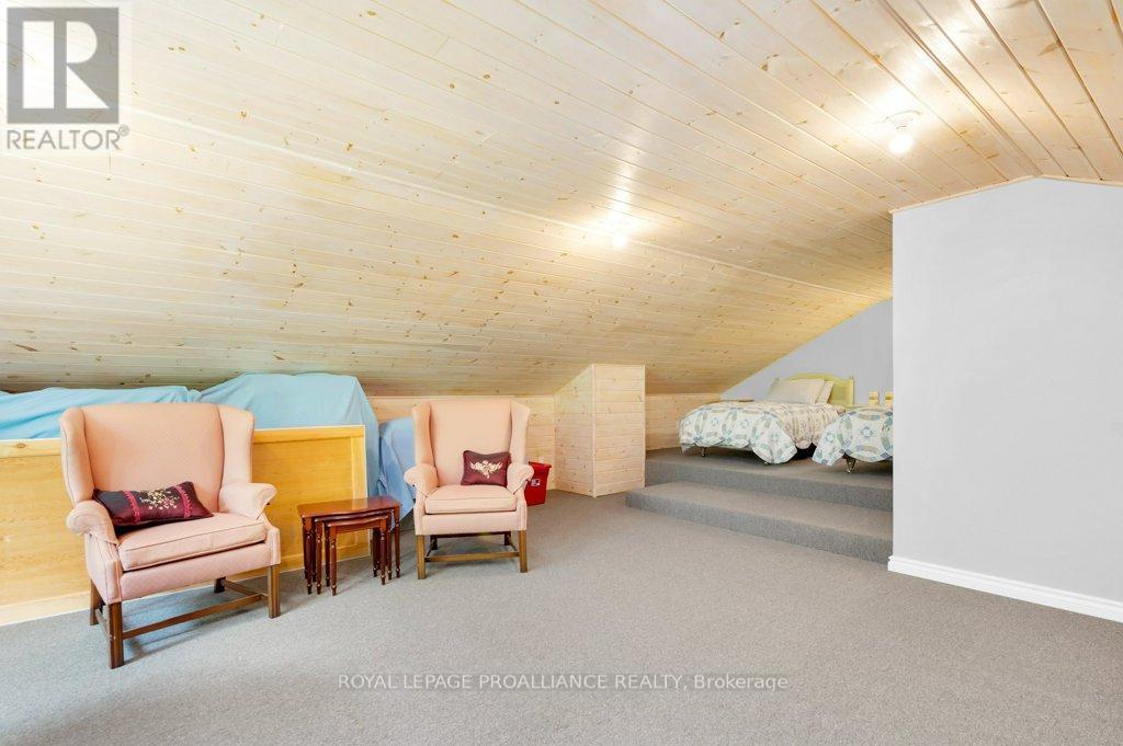 












17276 HIGHWAY 41

,
Addington Highlands (Addington Highlands),




Ontario
K0H1K0

