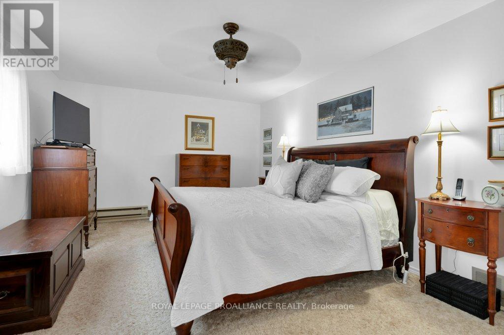 












17276 HIGHWAY 41

,
Addington Highlands (Addington Highlands),




Ontario
K0H1K0

