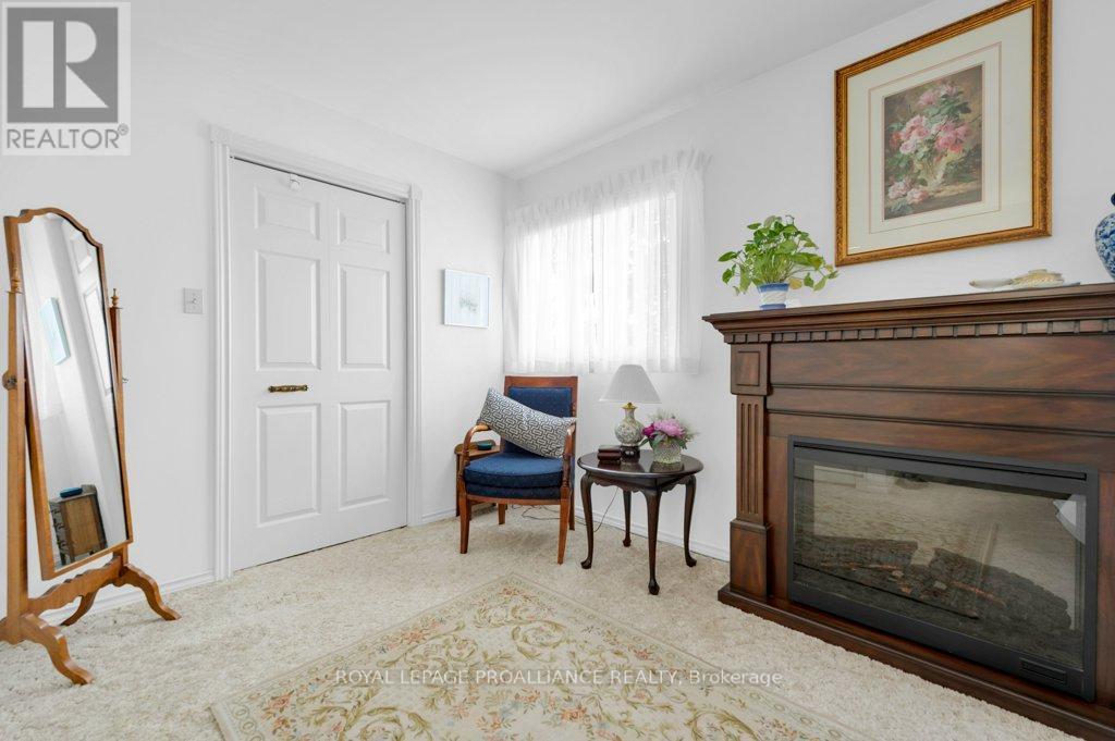 












17276 HIGHWAY 41

,
Addington Highlands (Addington Highlands),




Ontario
K0H1K0

