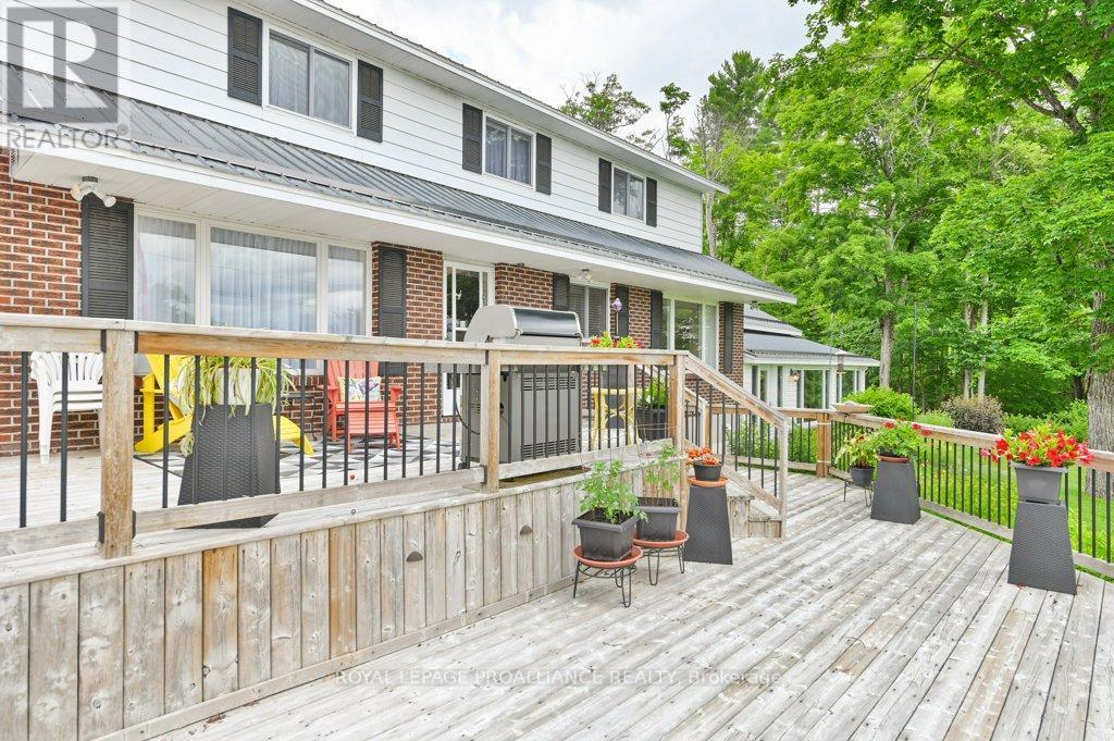 












17276 HIGHWAY 41

,
Addington Highlands (Addington Highlands),




Ontario
K0H1K0

