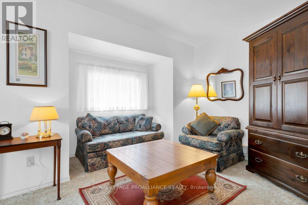 












17276 HIGHWAY 41

,
Addington Highlands (Addington Highlands),




Ontario
K0H1K0

