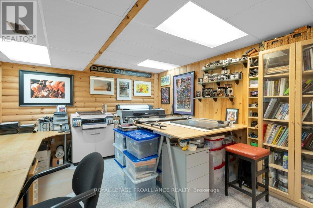 












17276 HIGHWAY 41

,
Addington Highlands (Addington Highlands),




Ontario
K0H1K0

