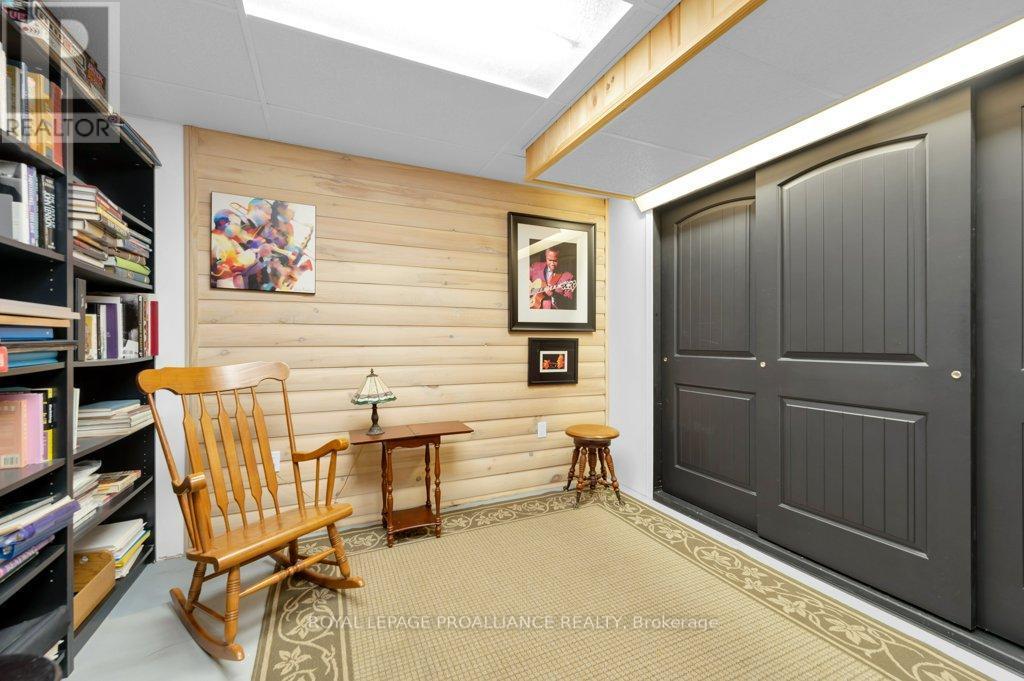 












17276 HIGHWAY 41

,
Addington Highlands (Addington Highlands),




Ontario
K0H1K0

