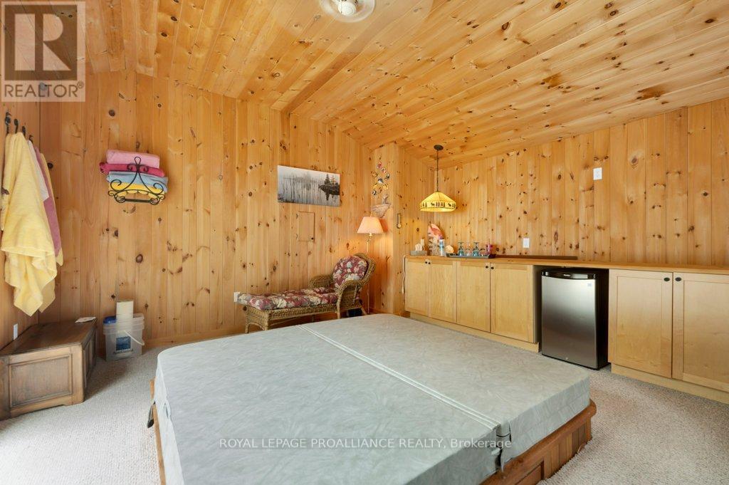 












17276 HIGHWAY 41

,
Addington Highlands (Addington Highlands),




Ontario
K0H1K0

