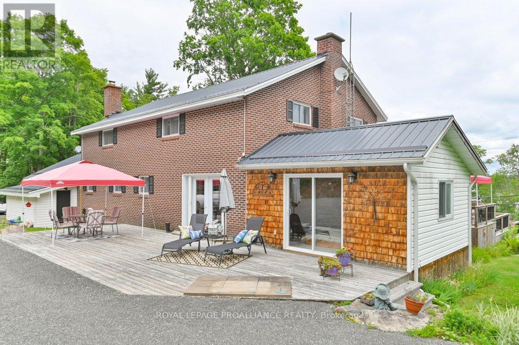 












17276 HIGHWAY 41

,
Addington Highlands (Addington Highlands),




Ontario
K0H1K0

