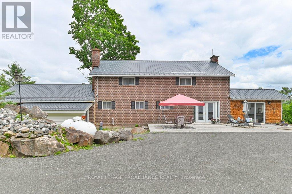 












17276 HIGHWAY 41

,
Addington Highlands (Addington Highlands),




Ontario
K0H1K0

