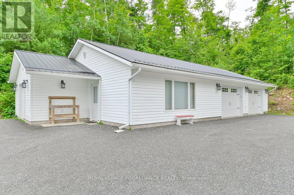 












17276 HIGHWAY 41

,
Addington Highlands (Addington Highlands),




Ontario
K0H1K0

