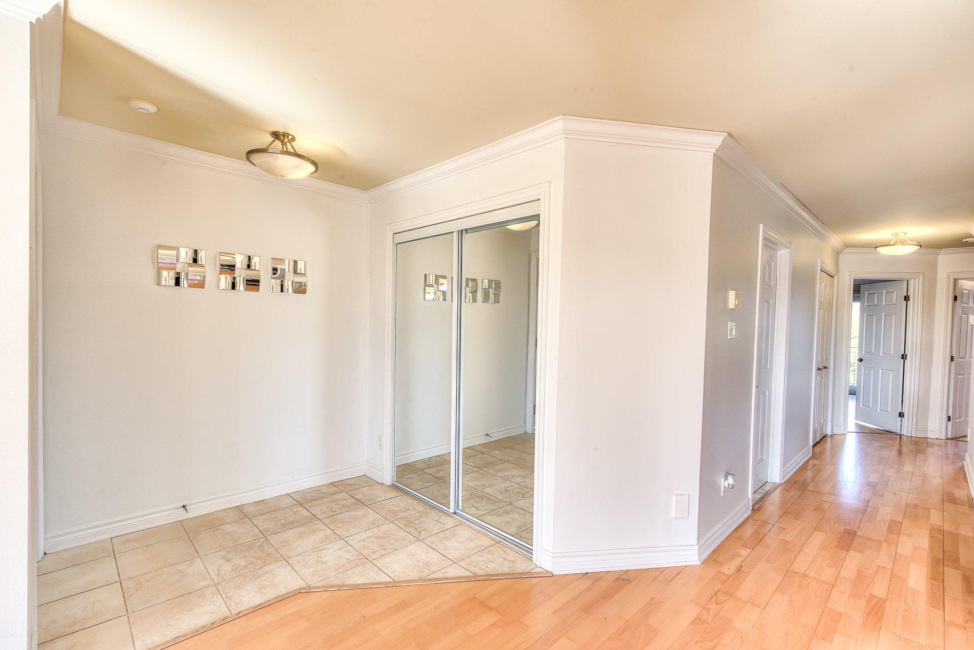 









6805


Boul. des Laurentides

, 301,
Laval (Auteuil),




QC
H7H1A3

