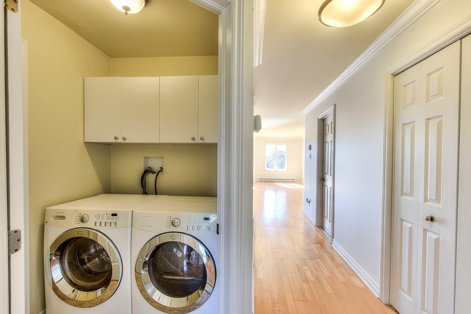 









6805


Boul. des Laurentides

, 301,
Laval (Auteuil),




QC
H7H1A3


